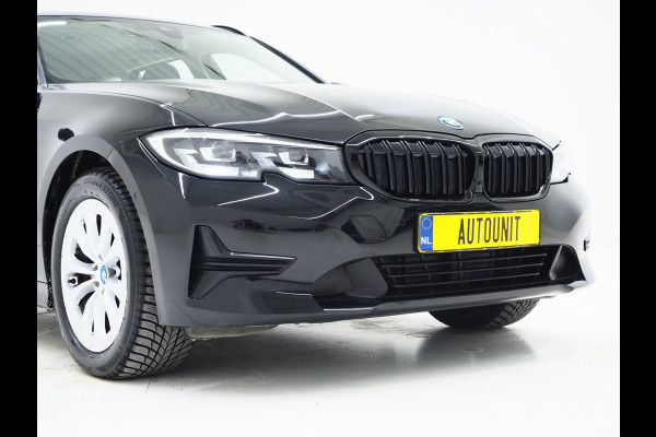 BMW 3 Serie Touring 320e Shadow Line | Camera | Trekhaak | Leder/Stof | DAB | LED | Cruise | Carplay