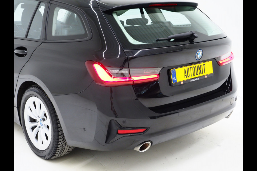 BMW 3 Serie Touring 320e Shadow Line | Camera | Trekhaak | Leder/Stof | DAB | LED | Cruise | Carplay
