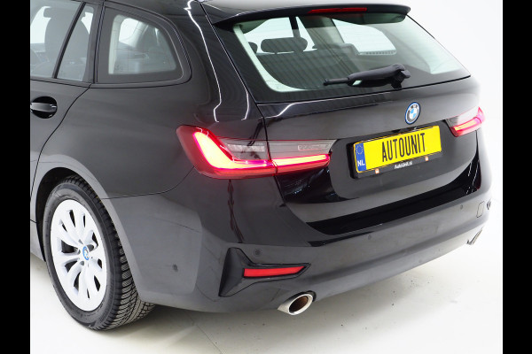 BMW 3 Serie Touring 320e Shadow Line | Camera | Trekhaak | Leder/Stof | DAB | LED | Cruise | Carplay
