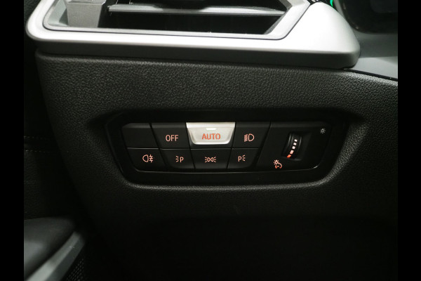 BMW 3 Serie Touring 320e Shadow Line | Camera | Trekhaak | Leder/Stof | DAB | LED | Cruise | Carplay