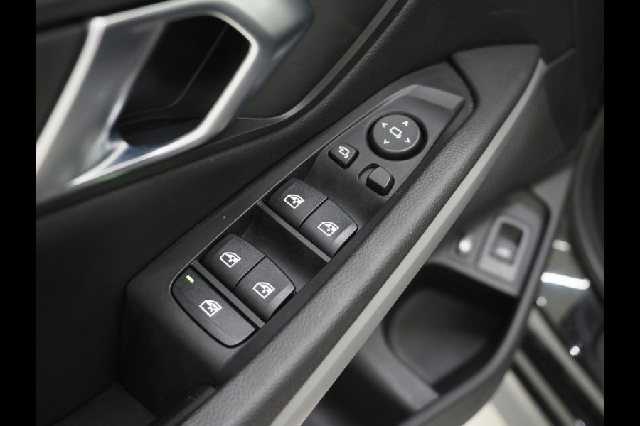 BMW 3 Serie Touring 320e Shadow Line | Camera | Trekhaak | Leder/Stof | DAB | LED | Cruise | Carplay