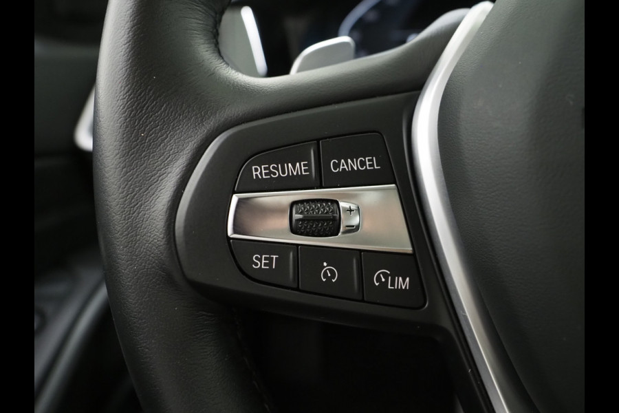 BMW 3 Serie Touring 320e Shadow Line | Camera | Trekhaak | Leder/Stof | DAB | LED | Cruise | Carplay