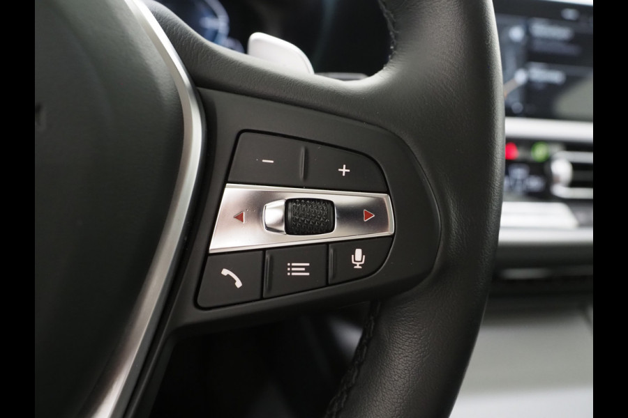 BMW 3 Serie Touring 320e Shadow Line | Camera | Trekhaak | Leder/Stof | DAB | LED | Cruise | Carplay