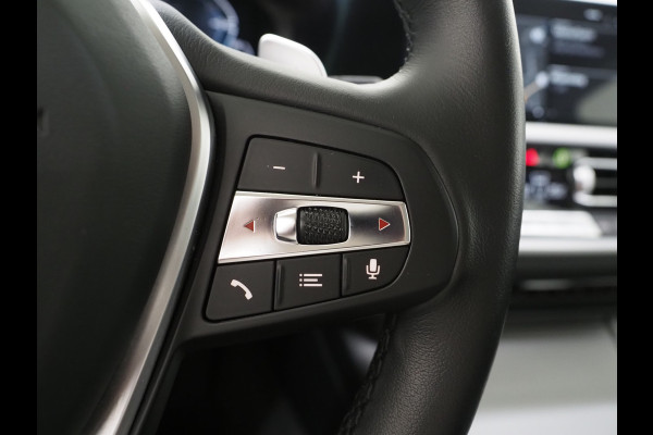BMW 3 Serie Touring 320e Shadow Line | Camera | Trekhaak | Leder/Stof | DAB | LED | Cruise | Carplay
