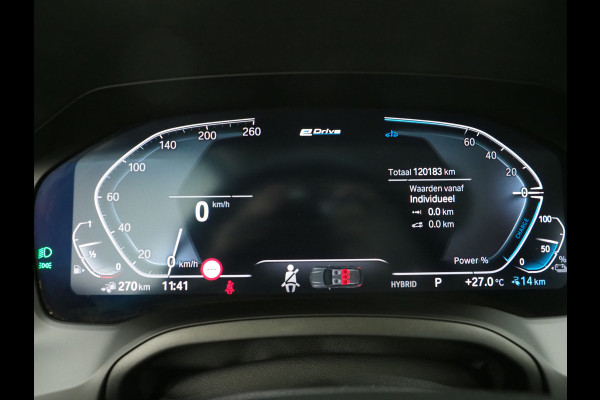 BMW 3 Serie Touring 320e Shadow Line | Camera | Trekhaak | Leder/Stof | DAB | LED | Cruise | Carplay