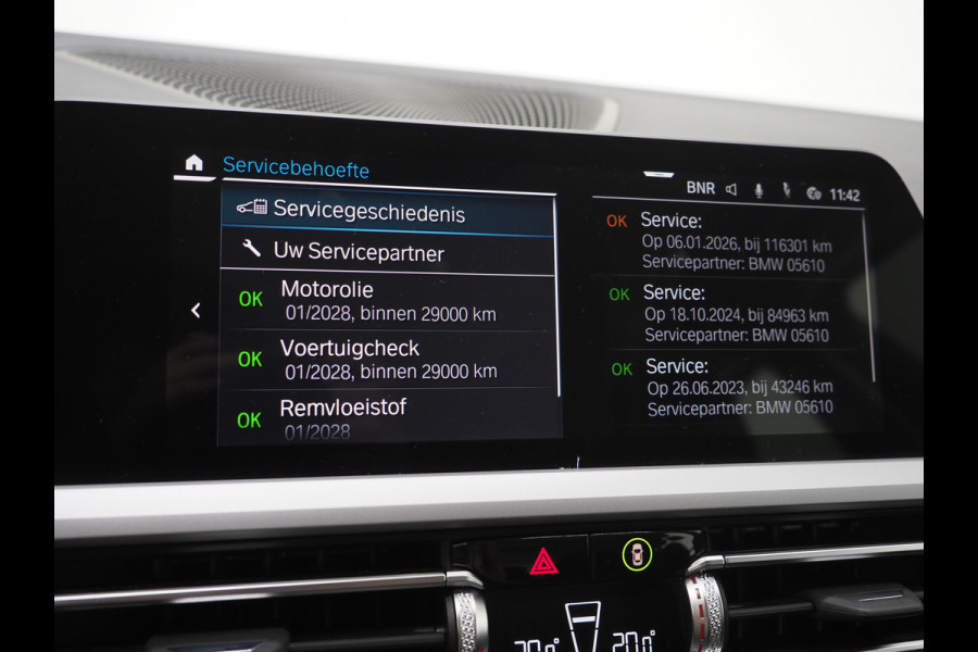 BMW 3 Serie Touring 320e Shadow Line | Camera | Trekhaak | Leder/Stof | DAB | LED | Cruise | Carplay
