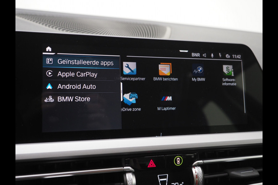 BMW 3 Serie Touring 320e Shadow Line | Camera | Trekhaak | Leder/Stof | DAB | LED | Cruise | Carplay