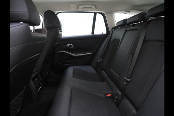 BMW 3 Serie Touring 320e Shadow Line | Camera | Trekhaak | Leder/Stof | DAB | LED | Cruise | Carplay