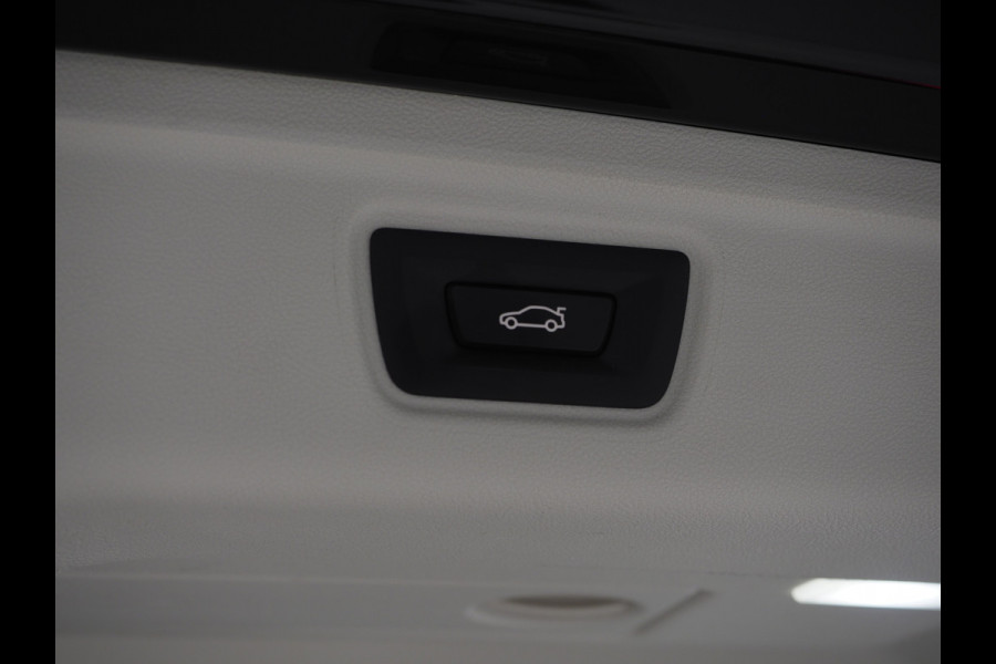 BMW 3 Serie Touring 320e Shadow Line | Camera | Trekhaak | Leder/Stof | DAB | LED | Cruise | Carplay