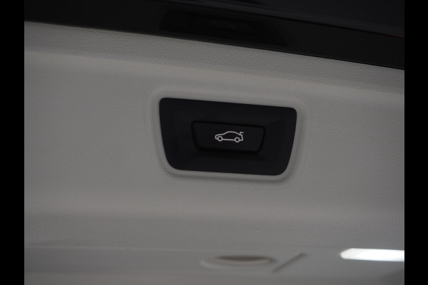 BMW 3 Serie Touring 320e Shadow Line | Camera | Trekhaak | Leder/Stof | DAB | LED | Cruise | Carplay