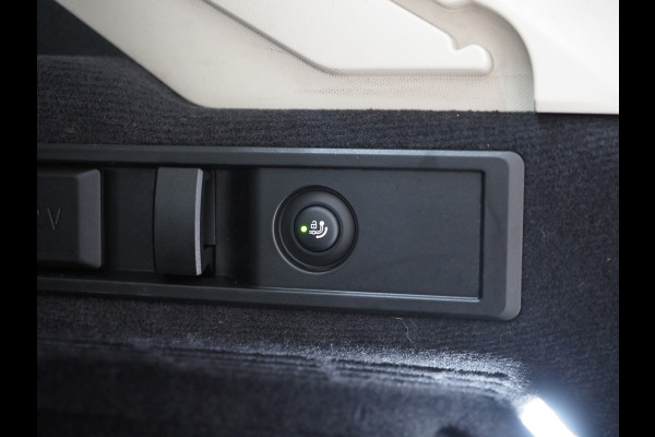 BMW 3 Serie Touring 320e Shadow Line | Camera | Trekhaak | Leder/Stof | DAB | LED | Cruise | Carplay