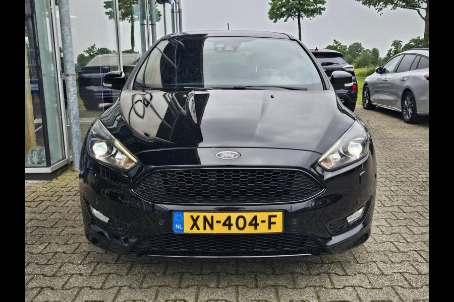 Ford FOCUS Wagon 1.5 Titanium 182 pk | 2de eigenaar | Bi-xenon | Camera | Stuur- en stoelverwarming | 18'' velgen | Zéér netjes!