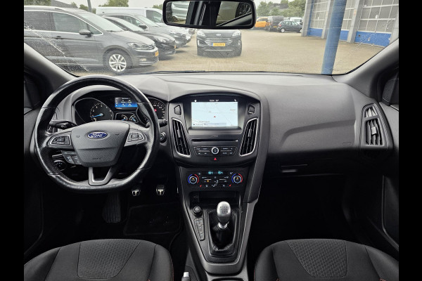 Ford FOCUS Wagon 1.5 Titanium 182 pk | 2de eigenaar | Bi-xenon | Camera | Stuur- en stoelverwarming | 18'' velgen | Zéér netjes!