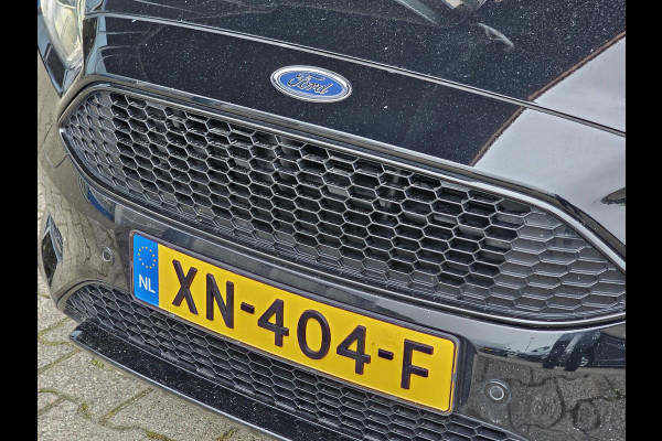 Ford FOCUS Wagon 1.5 Titanium 182 pk | 2de eigenaar | Bi-xenon | Camera | Stuur- en stoelverwarming | 18'' velgen | Zéér netjes!
