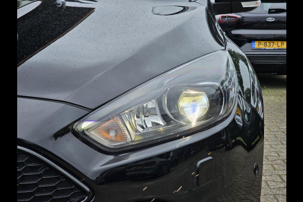 Ford FOCUS Wagon 1.5 Titanium 182 pk | 2de eigenaar | Bi-xenon | Camera | Stuur- en stoelverwarming | 18'' velgen | Zéér netjes!