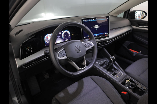 Volkswagen Golf Life Edition 1.5 TSI 85 kW 116 pk | Verlengde garantie | Navigatie via App | Parkeersensoren | Achteruitrijcamera | Autom. airco (3 zones) |