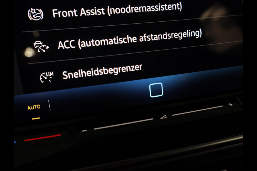 Volkswagen Golf Life Edition 1.5 TSI 85 kW 116 pk | Verlengde garantie | Navigatie via App | Parkeersensoren | Achteruitrijcamera | Autom. airco (3 zones) |