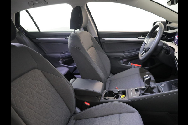 Volkswagen Golf Life Edition 1.5 TSI 85 kW 116 pk | Verlengde garantie | Navigatie via App | Parkeersensoren | Achteruitrijcamera | Autom. airco (3 zones) |