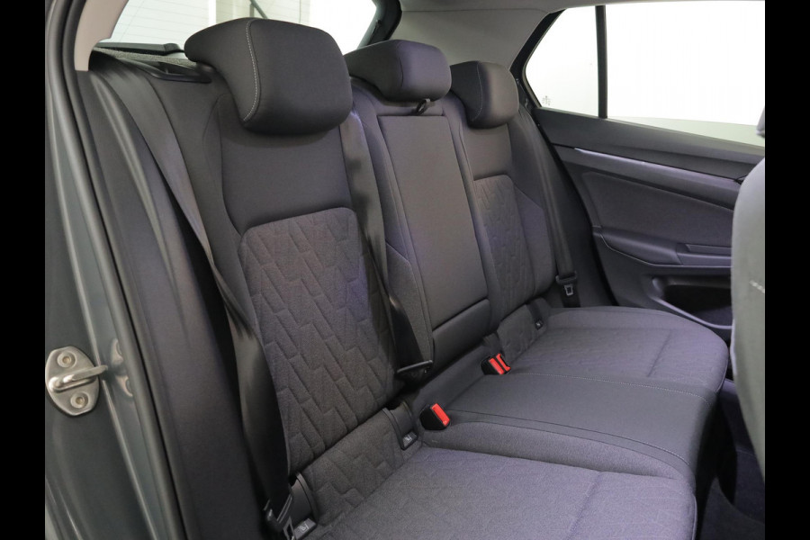 Volkswagen Golf Life Edition 1.5 TSI 85 kW 116 pk | Verlengde garantie | Navigatie via App | Parkeersensoren | Achteruitrijcamera | Autom. airco (3 zones) |