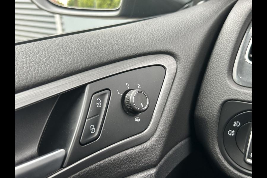 Volkswagen Golf Variant BWJ 2019 | 1.5TSI 131PK Comfortline Bus | TREKHAAK | CLIMA | STOELVERW | NAVI | PDC 2X | CARPLAY |