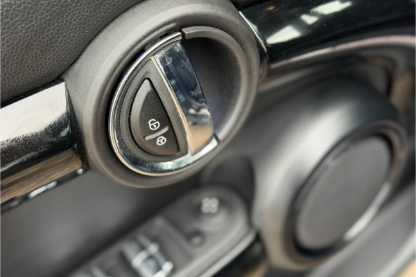 MINI 5-deurs 1.5 Cooper Dalston JCW pakket | Panodak | Kuipstoelen | Sfeerverlichting | Stoelverwarming