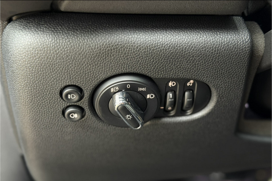 MINI 5-deurs 1.5 Cooper Dalston JCW pakket | Panodak | Kuipstoelen | Sfeerverlichting | Stoelverwarming