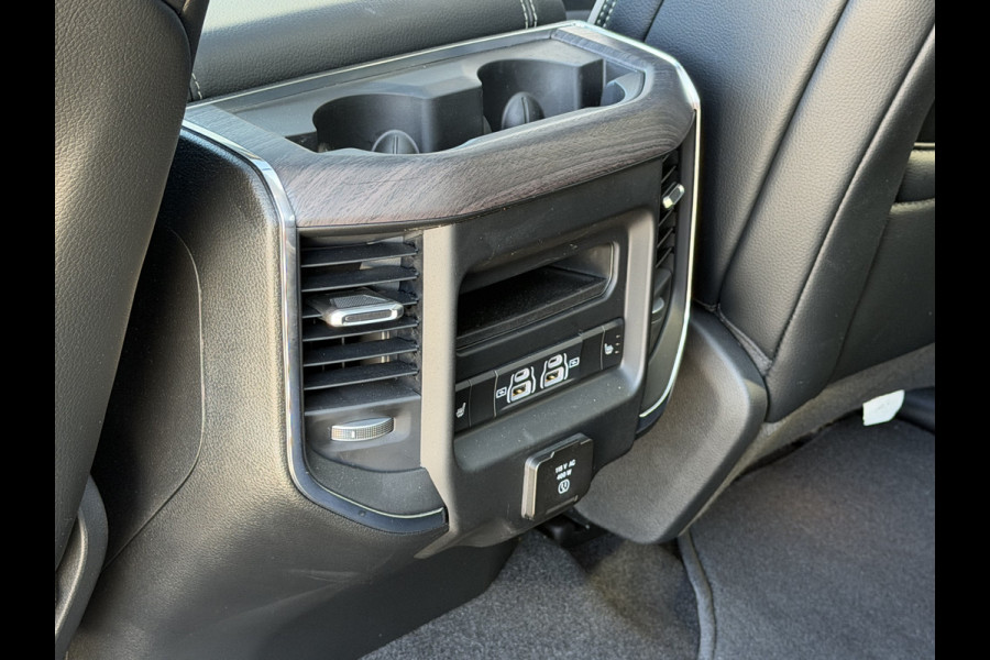 Dodge Ram 1500 LARAMIE Night SST Huricane 426 PK Panorama Dak / Co pilot screen