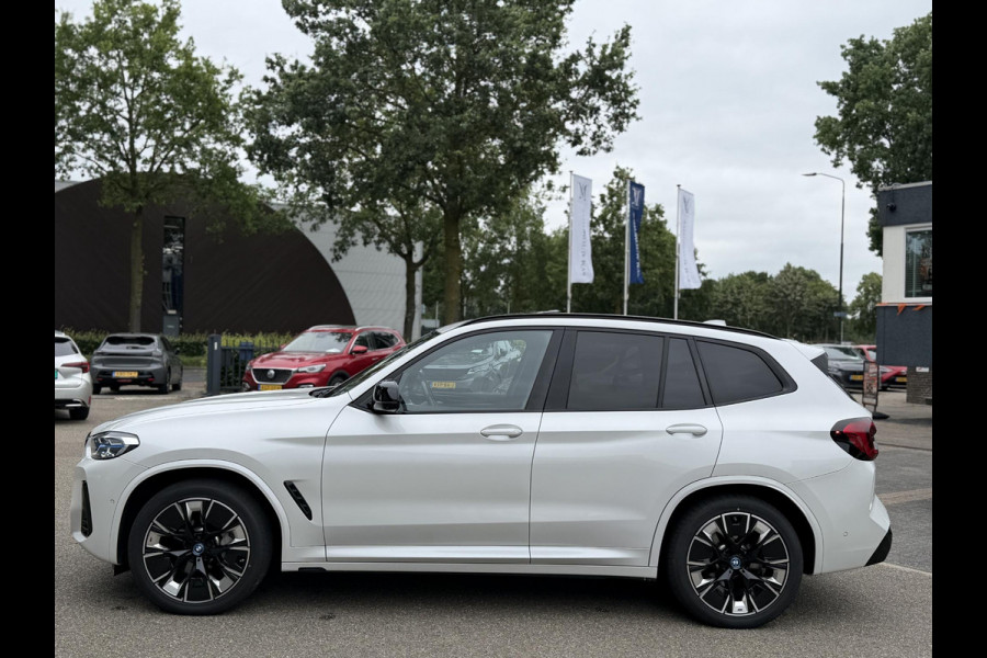 BMW iX3 M SPORT High Executive 80 kWh VAN €49.900 VOOR €45.899 | UW WK-VOORDEEL €4.001 | SOH 98% | 15000 KM UNIEKE KM STAND | FULL OPTIONS  | PANODAK | ADD. CRUISE | HEADUP | 360 CAMERA | STOEL + STUURVERWARMING | HARMAN /KARDON | RIJKLAARPRIJS MET 12 MND BOVAG GARANTIE |