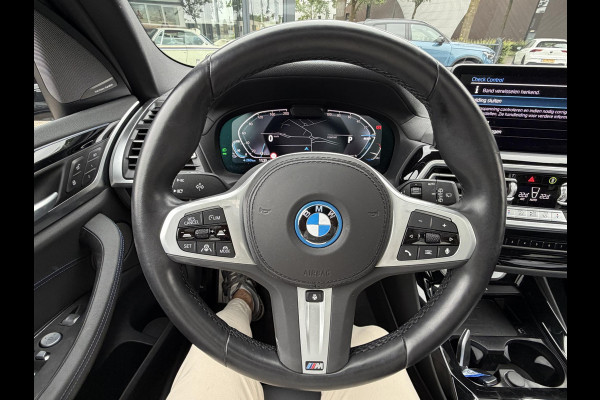 BMW iX3 M SPORT High Executive 80 kWh VAN €49.900 VOOR €45.899 | UW WK-VOORDEEL €4.001 | SOH 98% | 15000 KM UNIEKE KM STAND | FULL OPTIONS  | PANODAK | ADD. CRUISE | HEADUP | 360 CAMERA | STOEL + STUURVERWARMING | HARMAN /KARDON | RIJKLAARPRIJS MET 12 MND BOVAG GARANTIE |