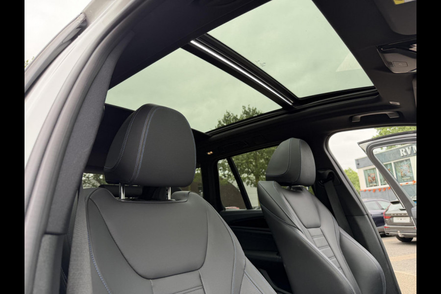 BMW iX3 M SPORT High Executive 80 kWh VAN €49.900 VOOR €45.899 | UW WK-VOORDEEL €4.001 | SOH 98% | 15000 KM UNIEKE KM STAND | FULL OPTIONS  | PANODAK | ADD. CRUISE | HEADUP | 360 CAMERA | STOEL + STUURVERWARMING | HARMAN /KARDON | RIJKLAARPRIJS MET 12 MND BOVAG GARANTIE |