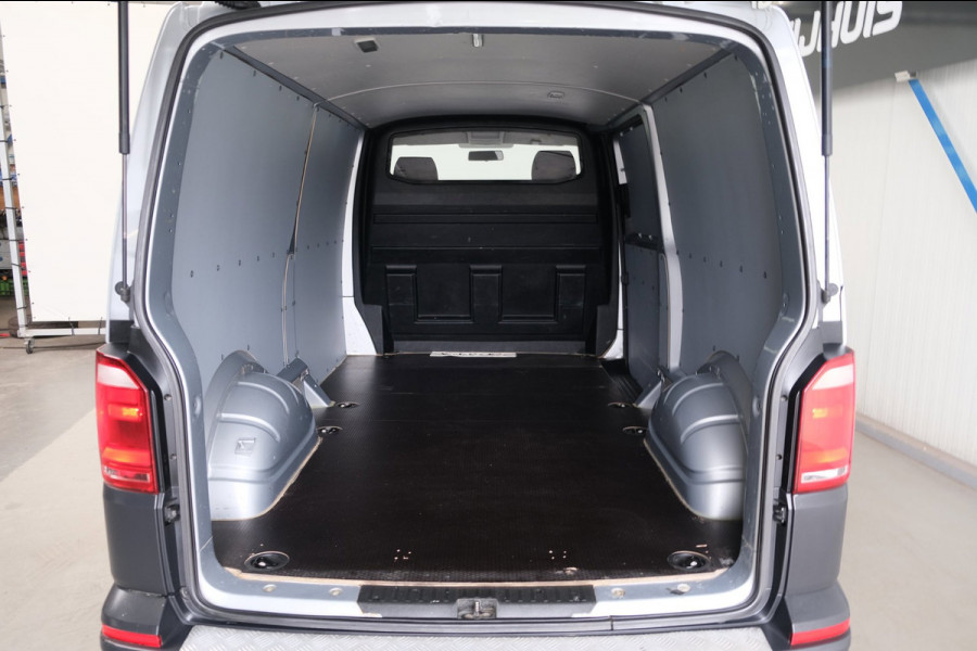 Volkswagen Transporter 2.0 TDI L2H1 Comfortline - N.A.P. Airco, Cruise, Trekhaak.