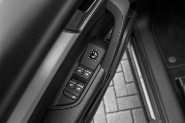 Audi Q5 Sportback 55 TFSI e S-Line Luchtvering ACC B&O Black Pack Trekhaak