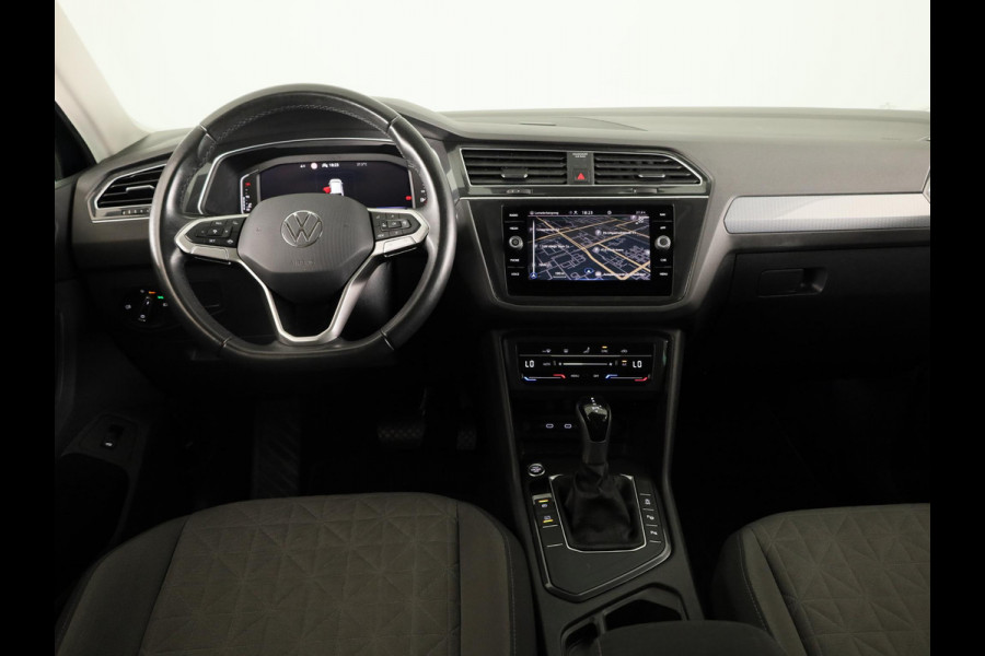 Volkswagen Tiguan 1.5 TSI Life Business 150PK | Automaat (DSG) | Navigatie | Camera | Wegklapbare trekhaak