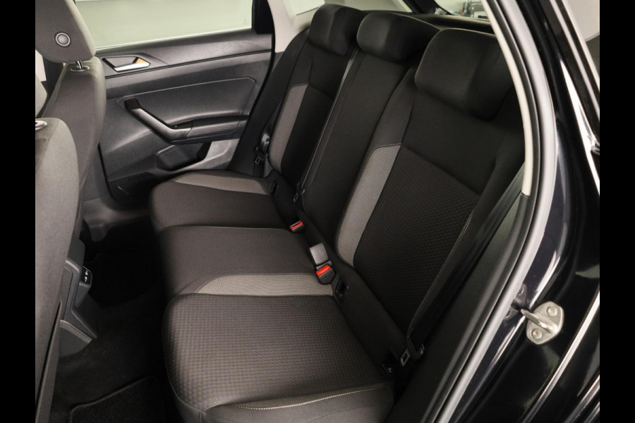 Volkswagen Polo 1.0 TSI Life 95 PK | Navigatie via app | Camera | Extra getint glas