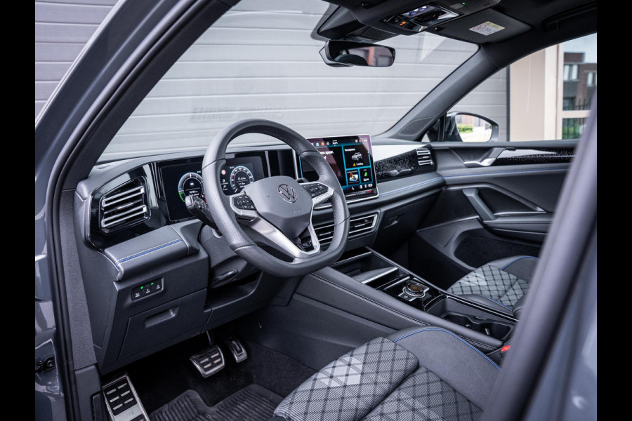 Volkswagen Tiguan 1.5 eHybrid R-Line Edition - Dolphin Grey l Pano l Massage l Sfeerverl.