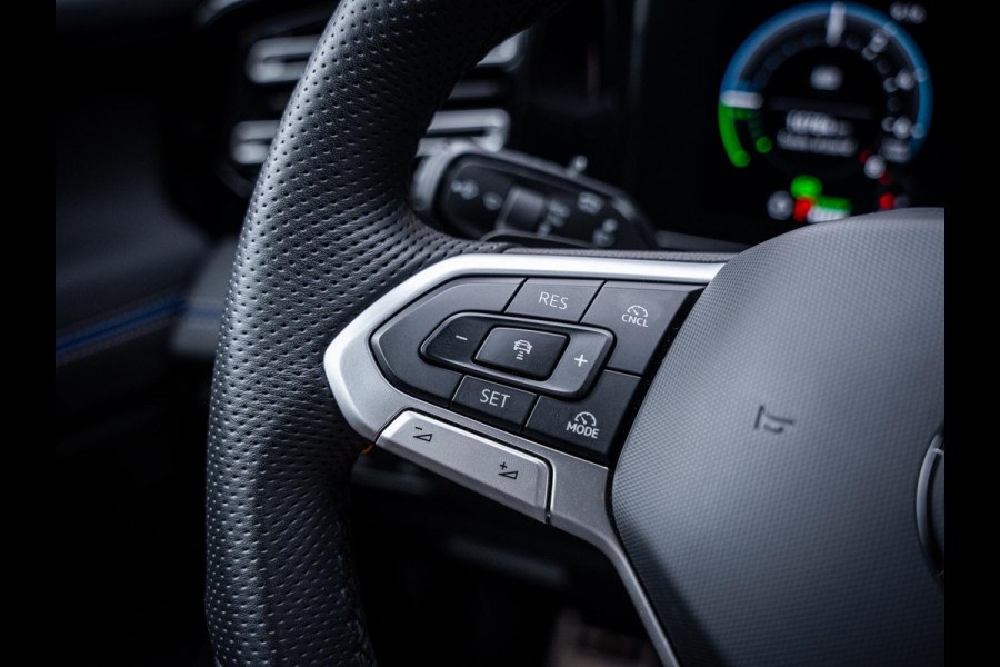 Volkswagen Tiguan 1.5 eHybrid R-Line Edition - Dolphin Grey l Pano l Massage l Sfeerverl.