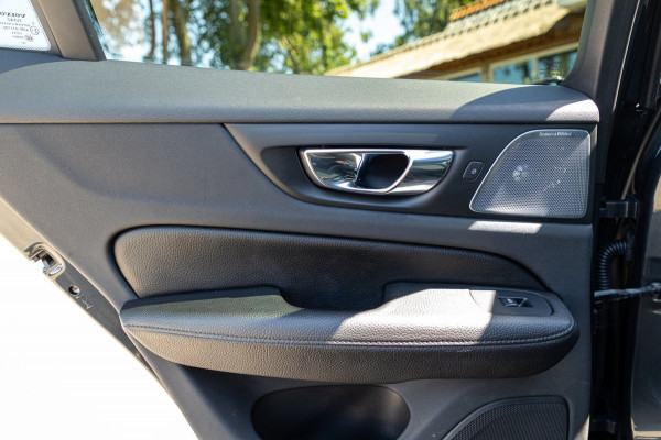 Volvo V60 2.0 T8 Twin Engine AWD I Inscription I Bowers & Wilkens I Panoramadak I Trekhaak I Pilot assist