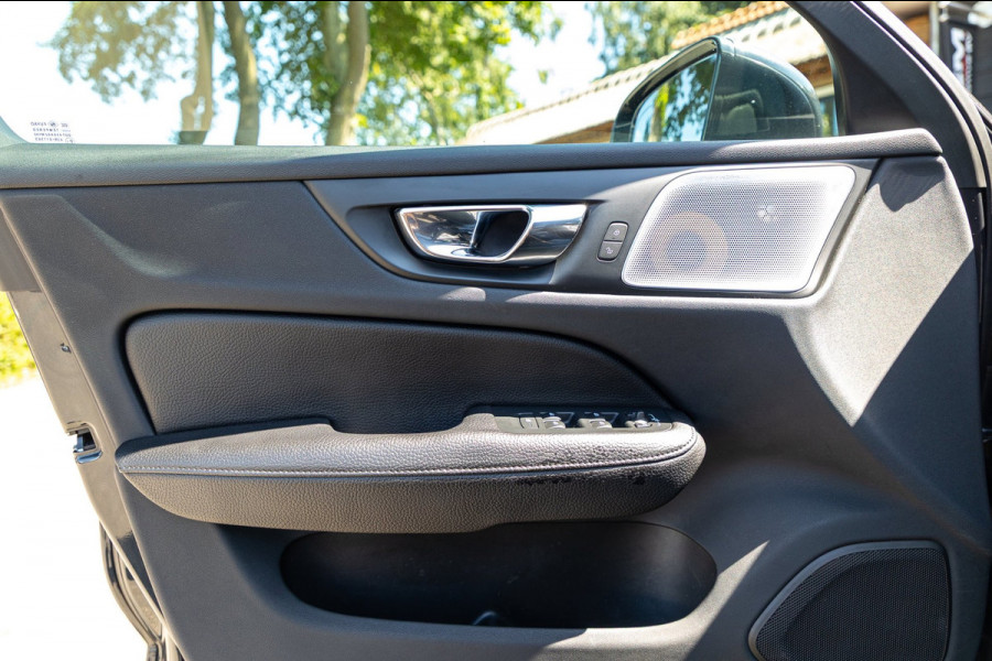 Volvo V60 2.0 T8 Twin Engine AWD I Inscription I Bowers & Wilkens I Panoramadak I Trekhaak I Pilot assist