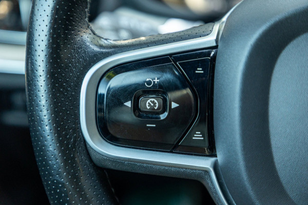 Volvo V60 2.0 T8 Twin Engine AWD I Inscription I Bowers & Wilkens I Panoramadak I Trekhaak I Pilot assist
