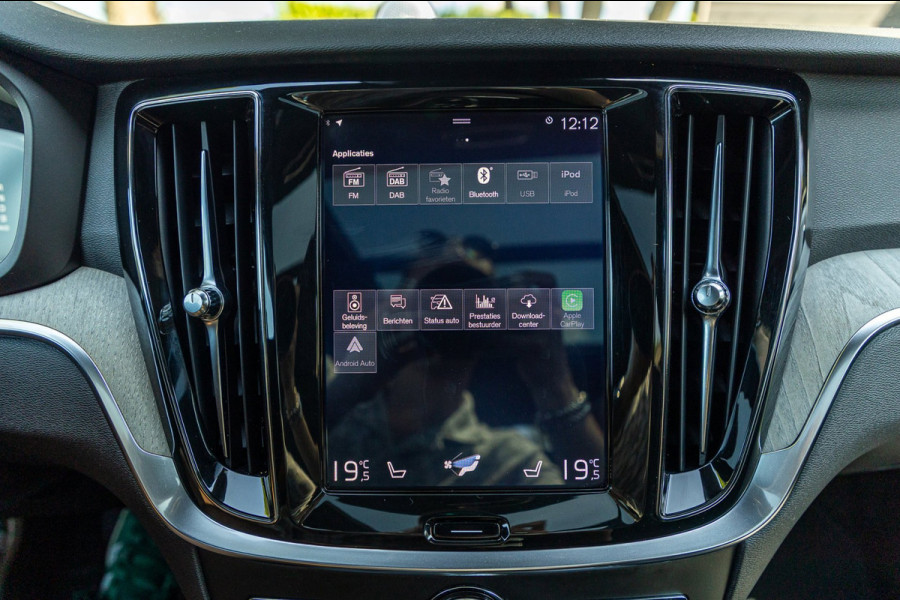 Volvo V60 2.0 T8 Twin Engine AWD I Inscription I Bowers & Wilkens I Panoramadak I Trekhaak I Pilot assist
