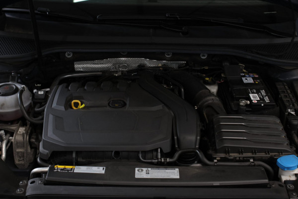 Volkswagen Passat 1.5 TSI R-Line *Pano*Dynaudio*360 Camera*Keyless*Leder*