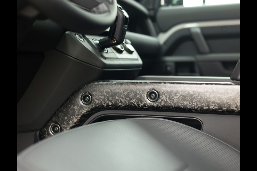 Land Rover Defender P635 OCTA | Pano - Trekhaak - Meridian