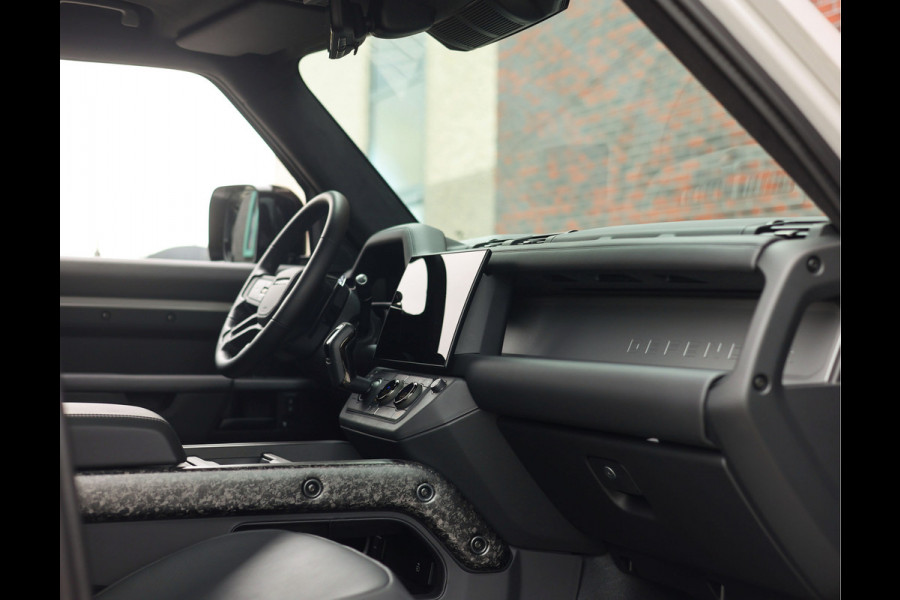 Land Rover Defender P635 OCTA | Pano - Trekhaak - Meridian