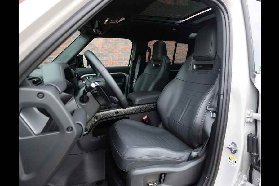 Land Rover Defender P635 OCTA | Pano - Trekhaak - Meridian
