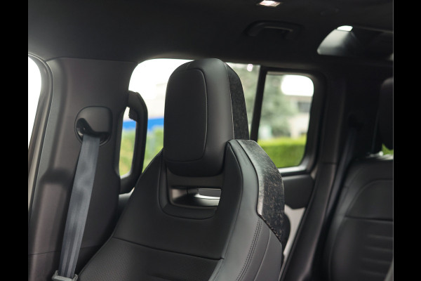 Land Rover Defender P635 OCTA | Pano - Trekhaak - Meridian