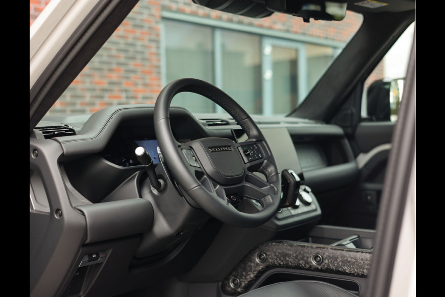 Land Rover Defender P635 OCTA | Pano - Trekhaak - Meridian