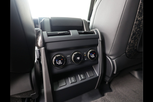 Land Rover Defender P635 OCTA | Pano - Trekhaak - Meridian