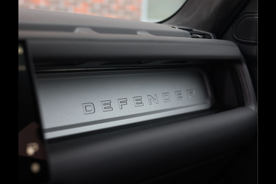 Land Rover Defender P635 OCTA | Pano - Trekhaak - Meridian