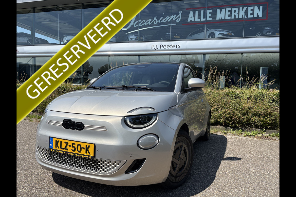 Fiat 500 Giorgio Armani Edition 42 kWh Achteruitrijcamera - Airco - Apple carplay - Navigatie - Parkeersensoren - Draadloze telefoonlader - Panoramadak - Stoelverwarming - Licht metalen velgen 17 inch - Led verlichting Bluetooth - dodehoek detector - Elektrische ramen - Extra getint glas achter - Keyless start - lederen bekleding - Stuur multifunctioneel