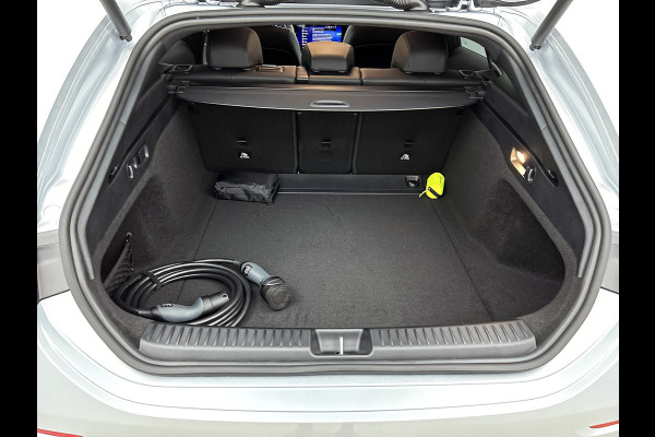 Mercedes-Benz CLA-Klasse Shooting Brake 250+ Business Solution AMG 85 kWh | Trekhaak | Vast panoramadak | Warmtewerend donkergetint glas | Massagefunctie | 18 inch vijfspaaks lichtmetalen AMG-velgen | URBAN GUARD |